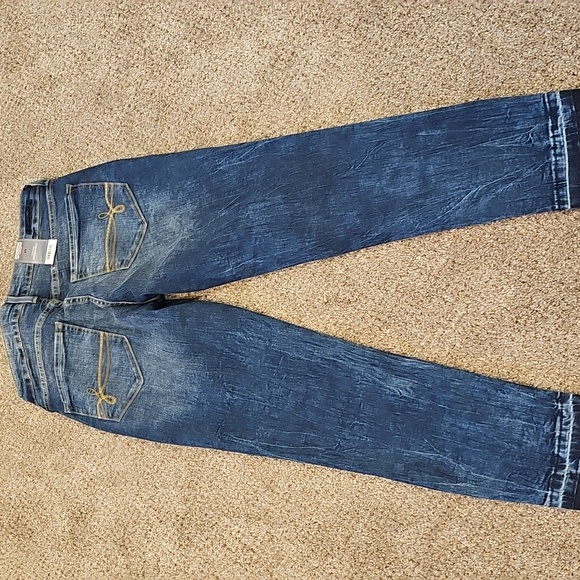 Denizen from Levi's Low Rise Deniem Jegging Crop. NWT! - Picture 6 of 6